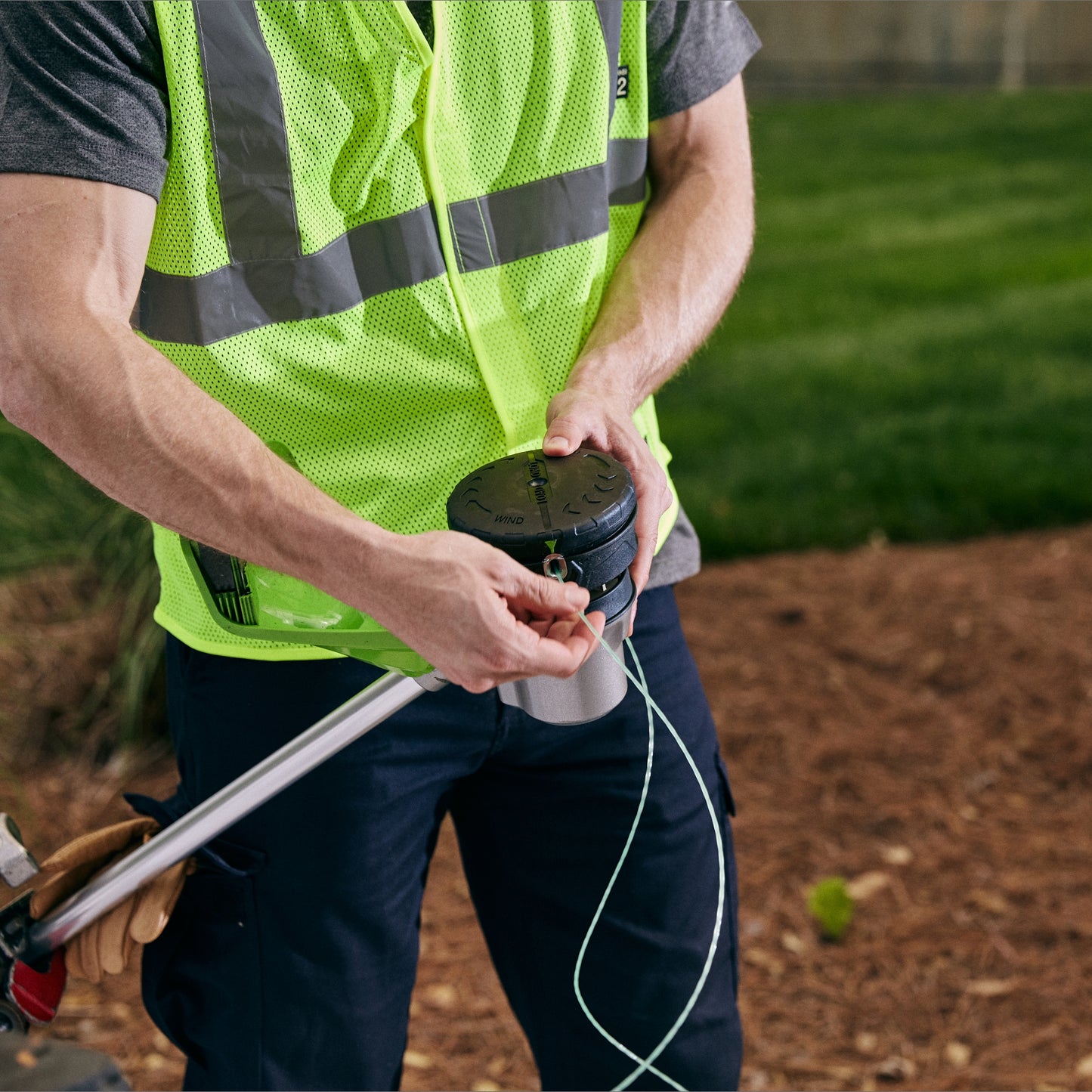 82V 1.5kW String Trimmer with 4Ah Battery and Dual Port Charger (82ST15-4DP)